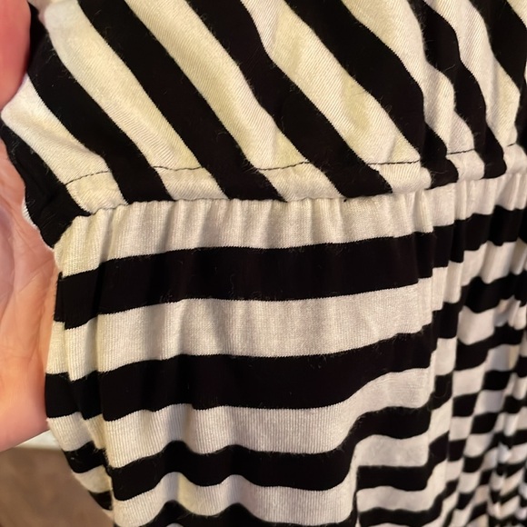 Smart Set black and cream tunic T. - Picture 4 of 7